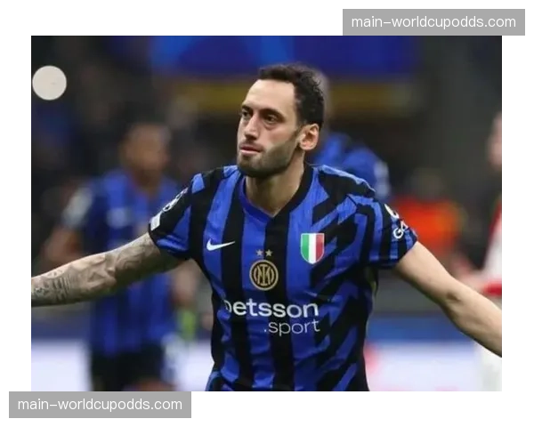 恰尔汗奥卢世界波技惊四座，国际米兰半场补时阶段再度领先